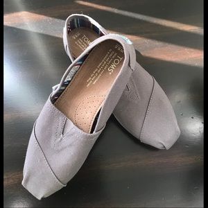 New Toms Women’s Classic Grey Size 6.5